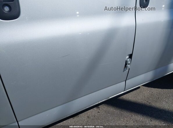 1GAWGEFP3L1266384 2020 CHEVROLET EXPRESS Silver Front view