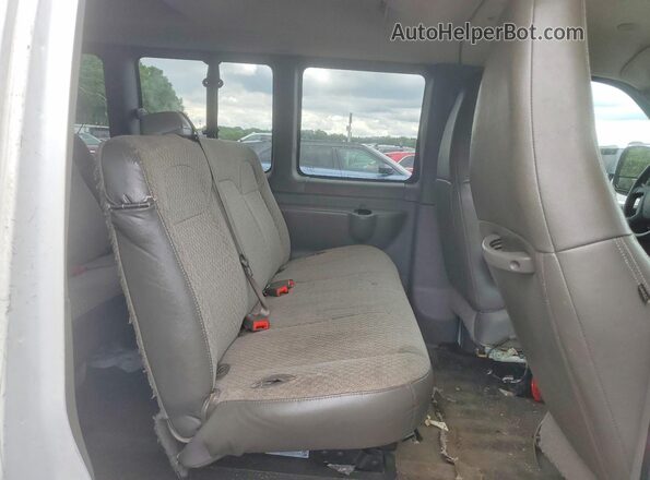 1GAWGFFG7K1220755 2019 CHEVROLET EXPRESS White Вид задньої частини салону