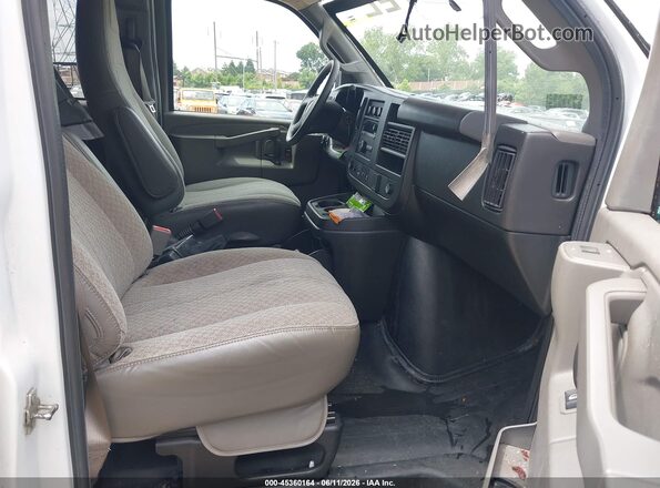1GAZGNFP9N1286610 2022 CHEVROLET EXPRESS White Widok wnętrza z przodu