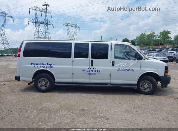 1GAZGNFP9N1286610 2022 CHEVROLET EXPRESS White Widok wnętrza z tyłu