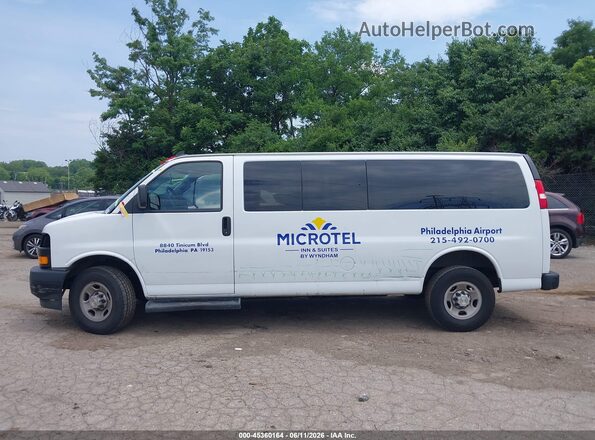 1GAZGNFP9N1286610 2022 CHEVROLET EXPRESS White Widok wnętrza 360 stopni