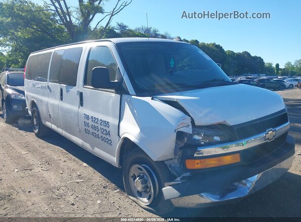 1GAZGPFG0G1162417 2016 CHEVROLET EXPRESS White Front view