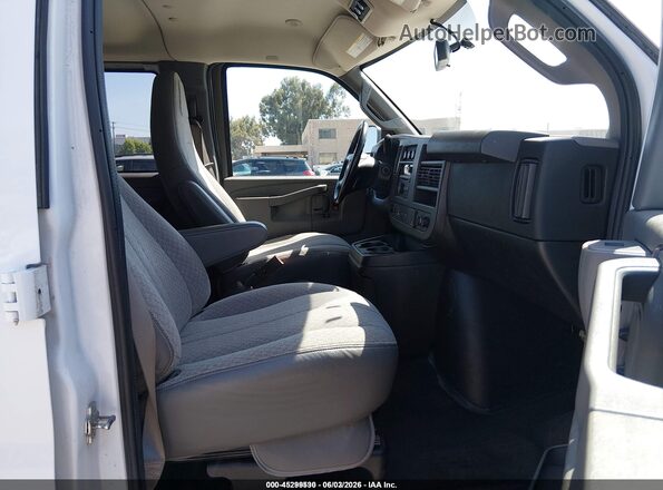 1GAZGPFG4J1337629 2018 CHEVROLET EXPRESS White 