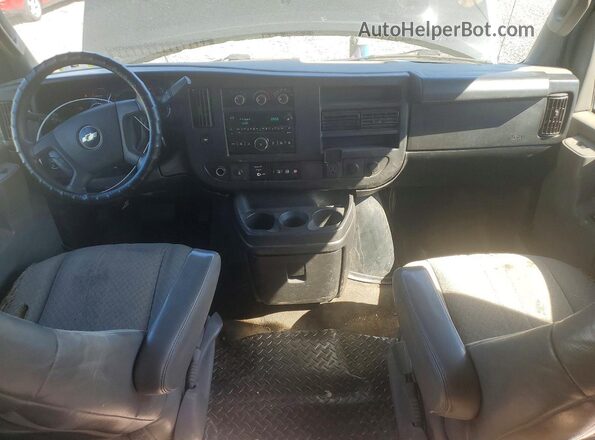 1GAZGPFG5H1222855 2017 CHEVROLET EXPRESS Черный Вид панели приборов