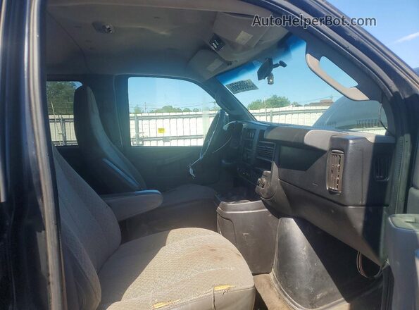 1GAZGPFG5H1222855 2017 CHEVROLET EXPRESS Черный Вид салона спереди