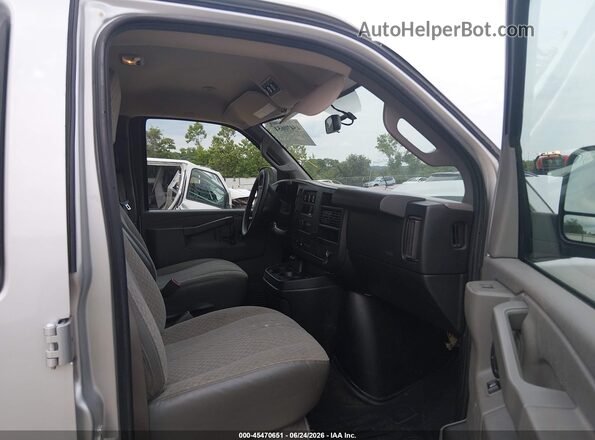 1GAZGPFG5J1319897 2018 CHEVROLET EXPRESS Gray Vista interior delantera