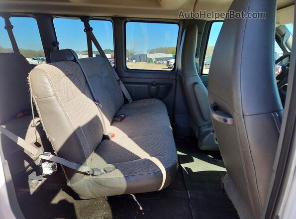 1GAZGPFG7G1201164 2016 CHEVROLET EXPRESS Белый Вид задней части салона