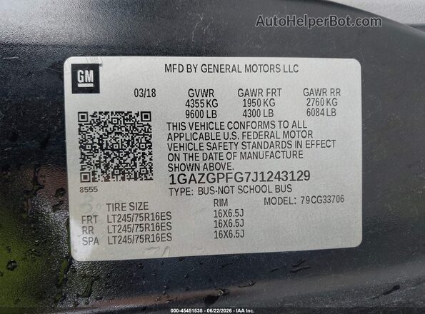 1GAZGPFG7J1243129 2018 CHEVROLET EXPRESS Black ძრავის განყოფილების ხედი