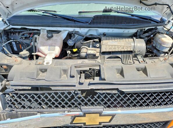 1GAZGPFG9K1368120 2019 CHEVROLET EXPRESS White Engine compartment view