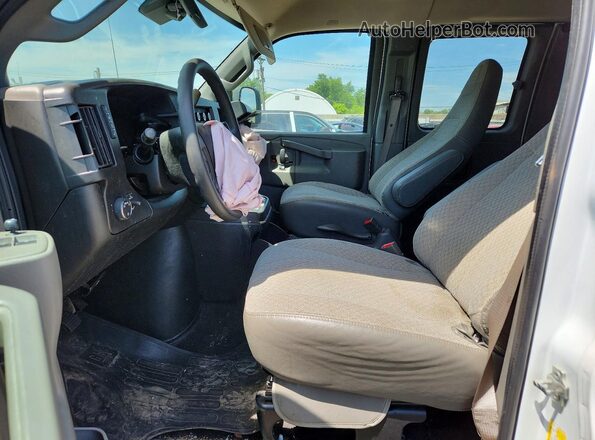 1GAZGPFG9K1368120 2019 CHEVROLET EXPRESS White Front interior view