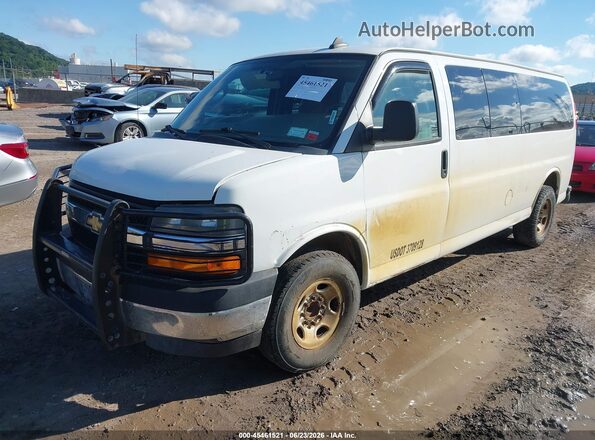 1GAZGPFGXH1340805 2017 CHEVROLET EXPRESS White Front left