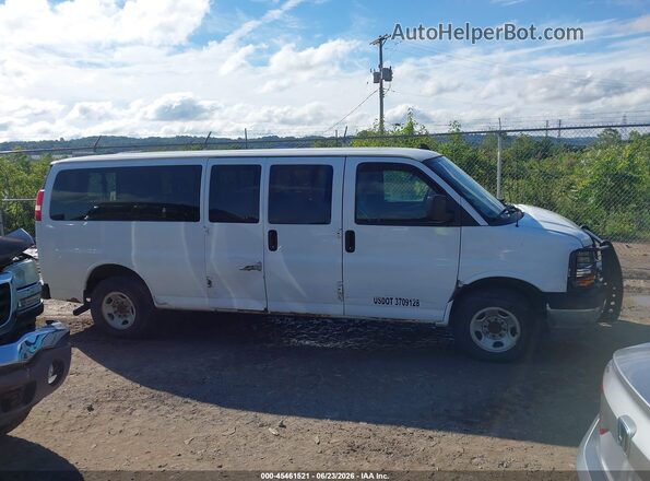 1GAZGPFGXH1340805 2017 CHEVROLET EXPRESS White Rear interior view
