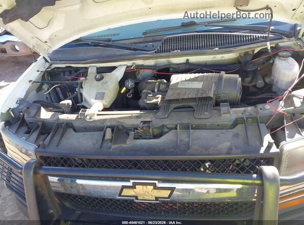 1GAZGPFGXH1340805 2017 CHEVROLET EXPRESS White Rear view