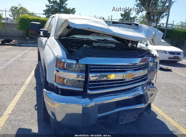 1GC1CVEY1HF195249 2017 CHEVROLET SILVERADO White Widok zestawu wskaźników