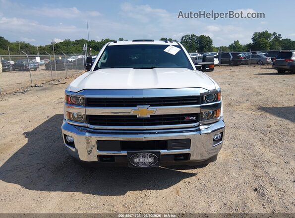1GC1KVEG4GF242833 2016 CHEVROLET SILVERADO White Widok wnętrza z tyłu