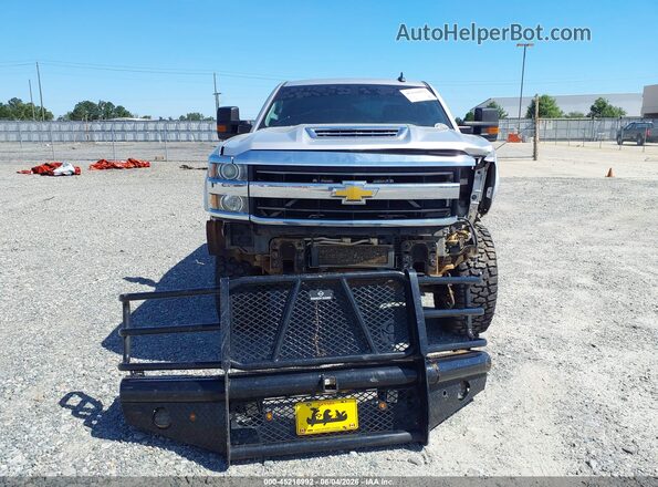 1GC1KVEY2JF188111 2018 CHEVROLET SILVERADO Серебряный Вид задней части салона