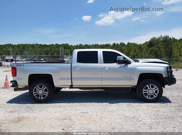 1GC1KWEY5JF246783 2018 CHEVROLET SILVERADO Silver Вид задньої частини салону