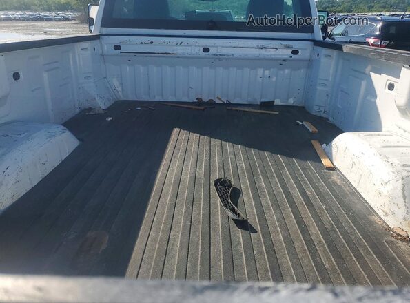1GC3YLE74MF178557 2021 CHEVROLET SILVERADO White Widok tylnych siedzeń