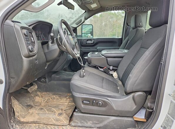 1GC3YLE7XMF209567 2021 CHEVROLET SILVERADO Белый Вид салона спереди