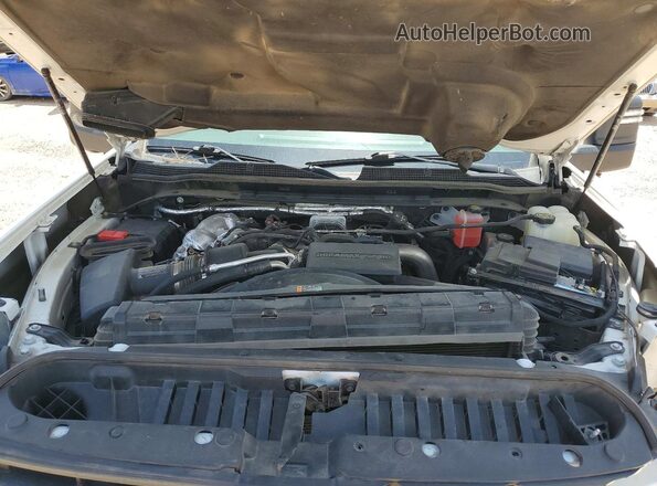 1GC4YMEY9RF127629 2024 CHEVROLET SILVERADO White Widok wnętrza z tyłu