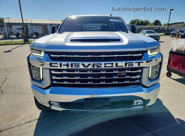 1GC4YPEY6NF132072 2022 CHEVROLET SILVERADO Серебряный Вид спереди