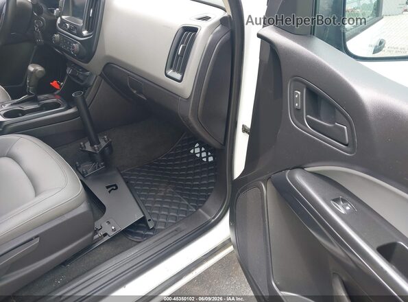1GCGSBEA5J1244664 2018 CHEVROLET COLORADO White Front interior view