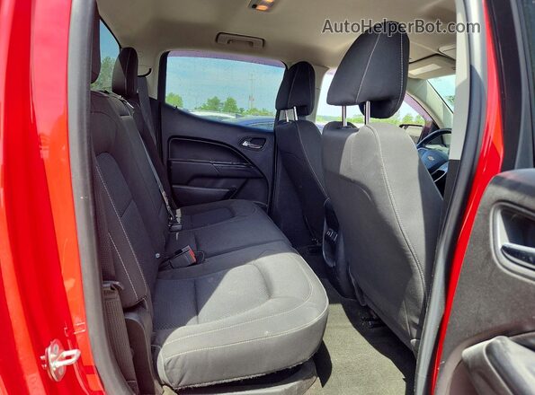 1GCGTCEN6J1102183 2018 CHEVROLET COLORADO Red Widok tylnych siedzeń