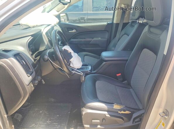 1GCGTDEN6H1244002 2017 CHEVROLET COLORADO Silver Widok wnętrza z przodu