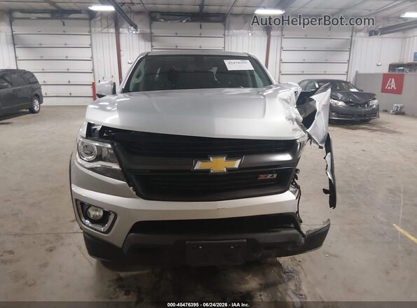 1GCGTDEN9J1173044 2018 CHEVROLET COLORADO Серебряный Вид щитка приборов