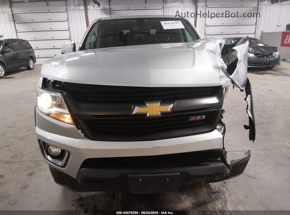 1GCGTDEN9J1173044 2018 CHEVROLET COLORADO Серебряный Вид спереди