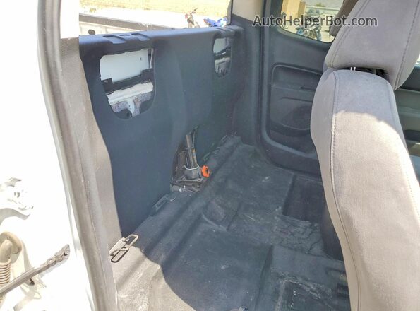 1GCHSBEAXG1344966 2016 CHEVROLET UNKNOWN Белый Вид задних сидений