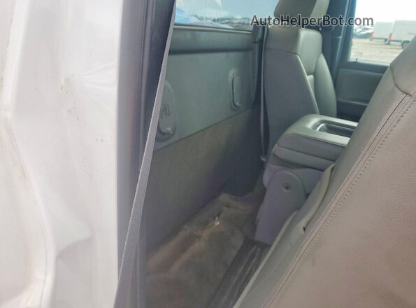 1GCNKNECXJZ102029 2018 CHEVROLET 1500 White Widok tylnych siedzeń