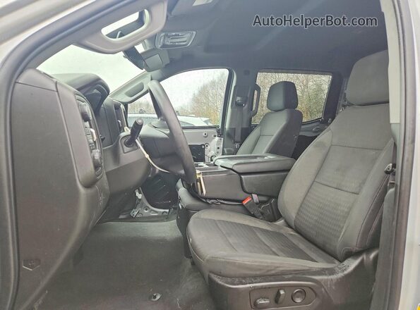 1GCPDBEK3NZ564687 2022 CHEVROLET SILVERADO Silver Widok wnętrza z przodu
