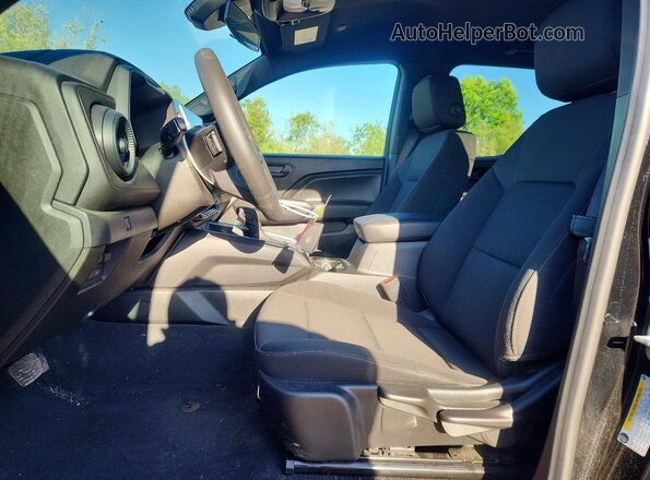 1GCPSBEK9S1114431 2025 CHEVROLET COLORADO Черный Вид салона спереди