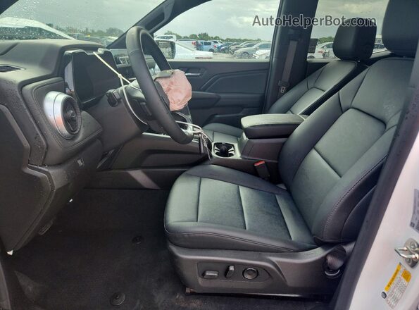 1GCPSCEKXT1206803 2026 CHEVROLET COLORADO White Widok wnętrza z przodu