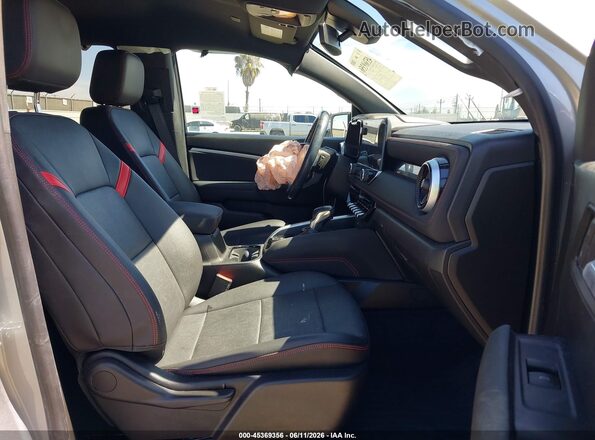 1GCPTDEK0P1154221 2023 CHEVROLET COLORADO Серебряный Вид салона спереди