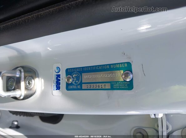 1GCPYFED6MZ203174 2021 CHEVROLET SILVERADO White Widok komory silnika