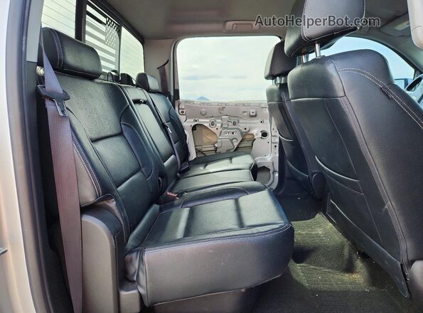 1GCUKREC0HF165056 2017 CHEVROLET SILVERADO Silver Widok tylnych siedzeń