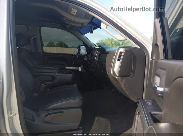 1GCUKREC6JF149885 2018 CHEVROLET SILVERADO Серебряный Вид салона спереди