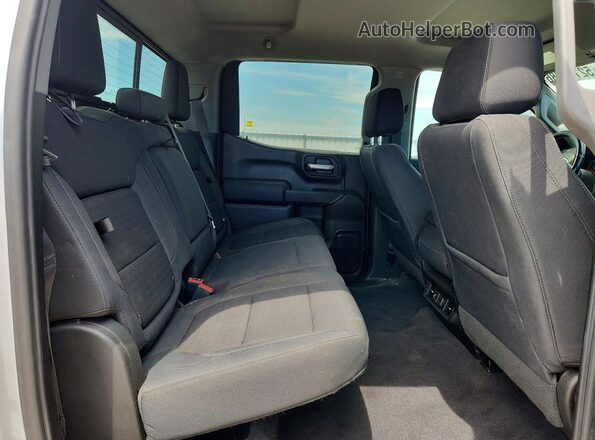 1GCUYDED3KZ222298 2019 CHEVROLET 1500 Silver Widok tylnych siedzeń