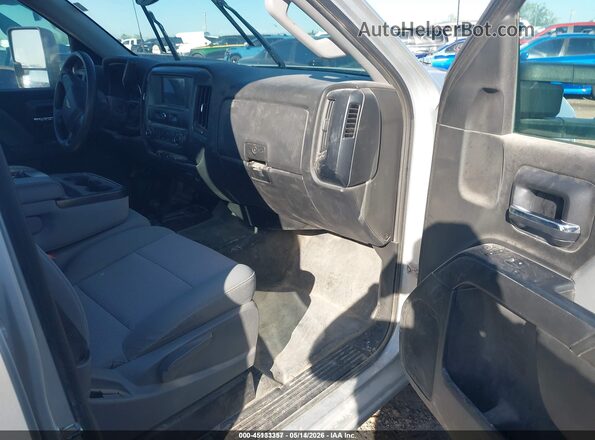1GCVKNEC2HZ155270 2017 CHEVROLET SILVERADO Silver Вид салону спереду