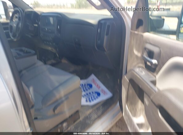 1GCVKNEC7HZ155121 2017 CHEVROLET SILVERADO Silver Вид салону спереду