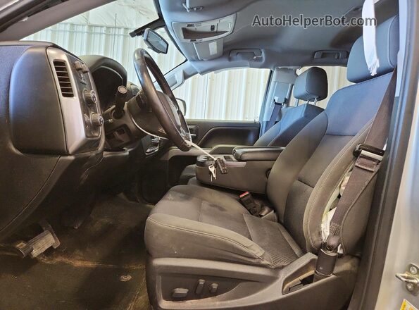 1GCVKREC1HZ267338 2017 CHEVROLET SILVERADO Silver წინა სალონის ხედი