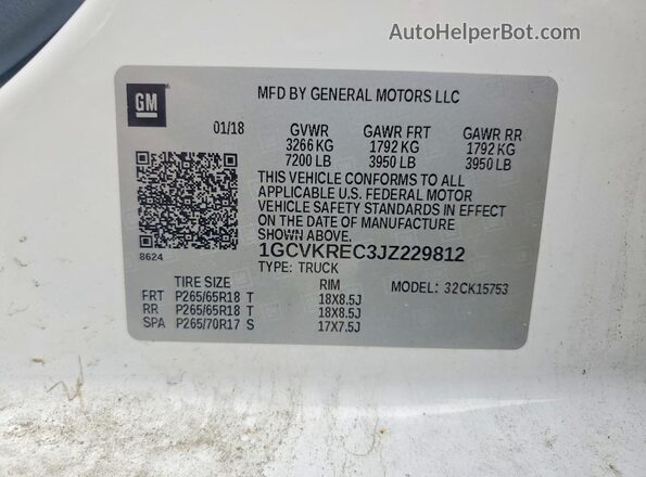 1GCVKREC3JZ229812 2018 CHEVROLET SILVERADO Белый Вид подкапотного пространства