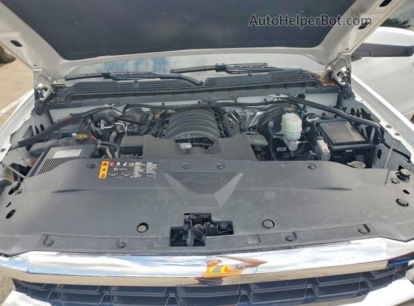 1GCVKREC3JZ229812 2018 CHEVROLET SILVERADO Белый Вид задней части салона