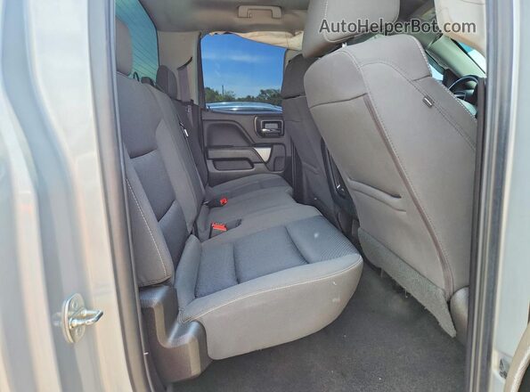 1GCVKREC4HZ307976 2017 CHEVROLET SILVERADO Silver Հետևի նստատեղերի տեսք