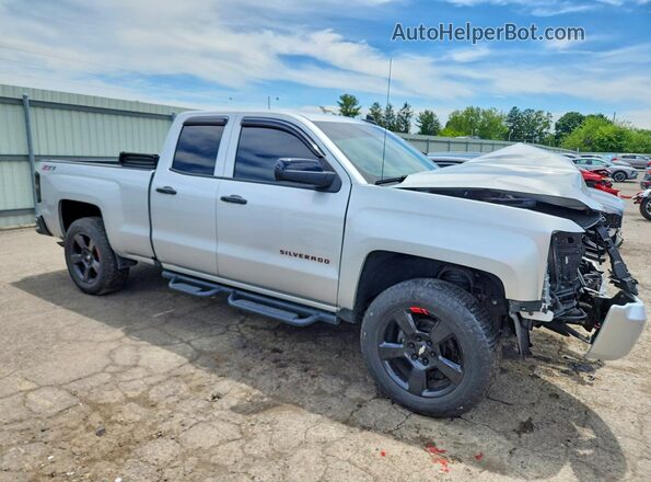 1GCVKREC4HZ307976 2017 CHEVROLET SILVERADO Silver Առջևի աջ