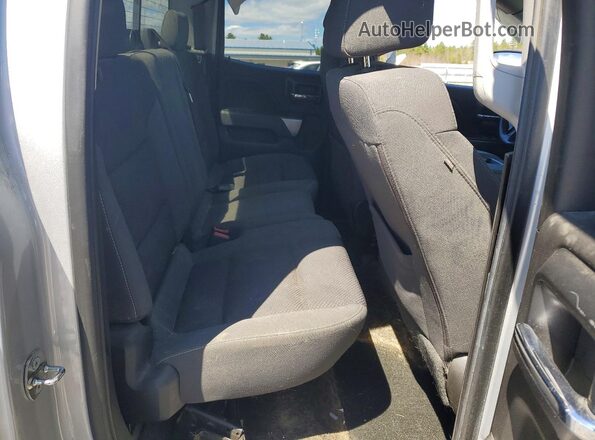 1GCVKREC7JZ135299 2018 CHEVROLET SILVERADO White Vista de los asientos traseros