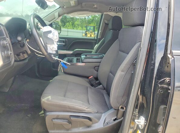 1GCVKRECXJZ335867 2018 CHEVROLET SILVERADO Черный Вид салона спереди