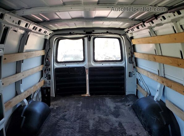 1GCWGAF74N1195134 2022 CHEVROLET EXPRESS White Rear seats view